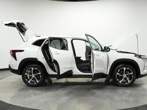 Used 2024 Chevrolet Trax RS w/ Sunroof Package FWD image 10