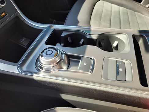 Used 2024 Ford Edge ST-Line image 19