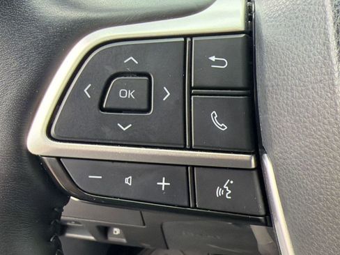 Used 2023 Toyota Highlander Platinum FWD image 16