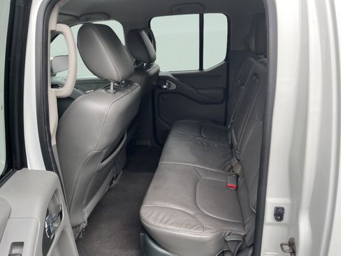 Used 2015 Nissan Frontier SL image 12