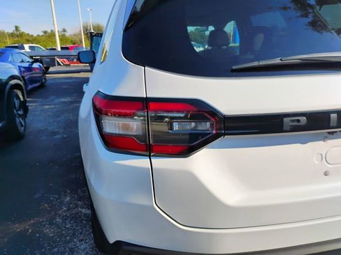 Used 2023 Honda Pilot Touring image 12