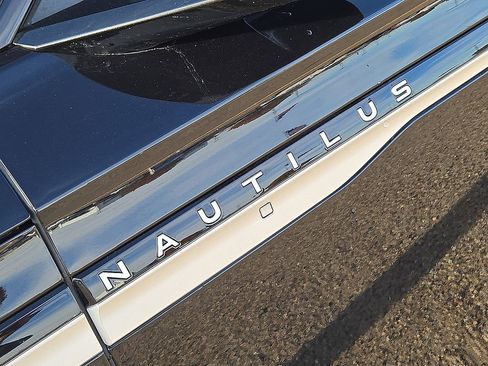 Used 2024 Lincoln Nautilus Reserve image 12