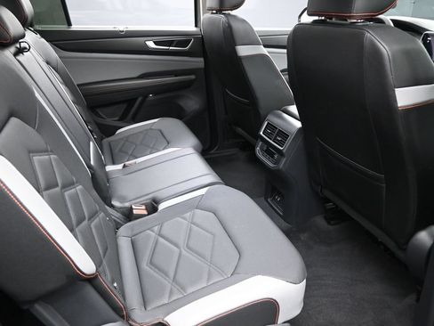 Used 2025 Volkswagen Atlas Peak Edition SE AWD/4WD image 29