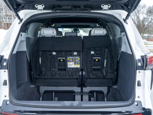 Used 2024 Toyota Sienna XSE image 9