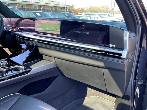 Used 2025 Cadillac Escalade Sport w/ Touring Package image 18