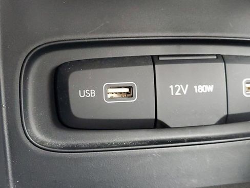 Used 2022 Hyundai Venue Limited image 27