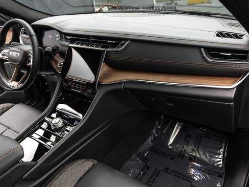 Used 2025 Jeep Grand Cherokee L Summit image 38