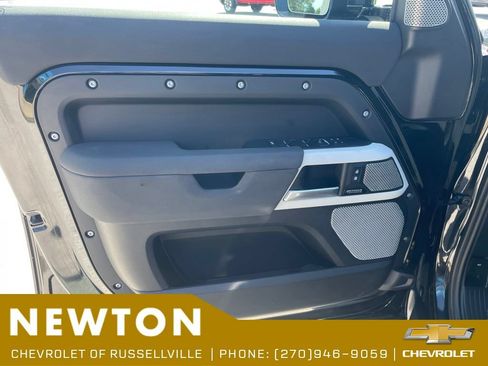 Used 2023 Land Rover Defender 130 SE AWD/4WD image 8