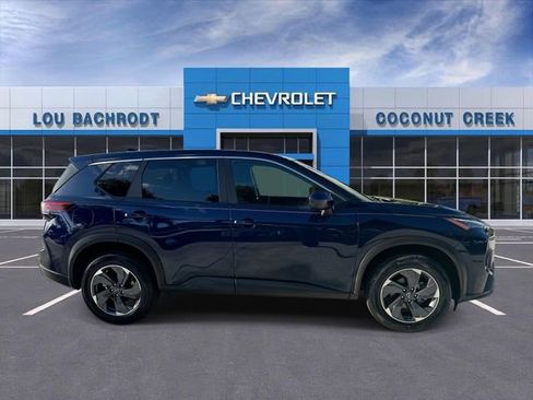 Used 2024 Nissan Rogue SV image 9