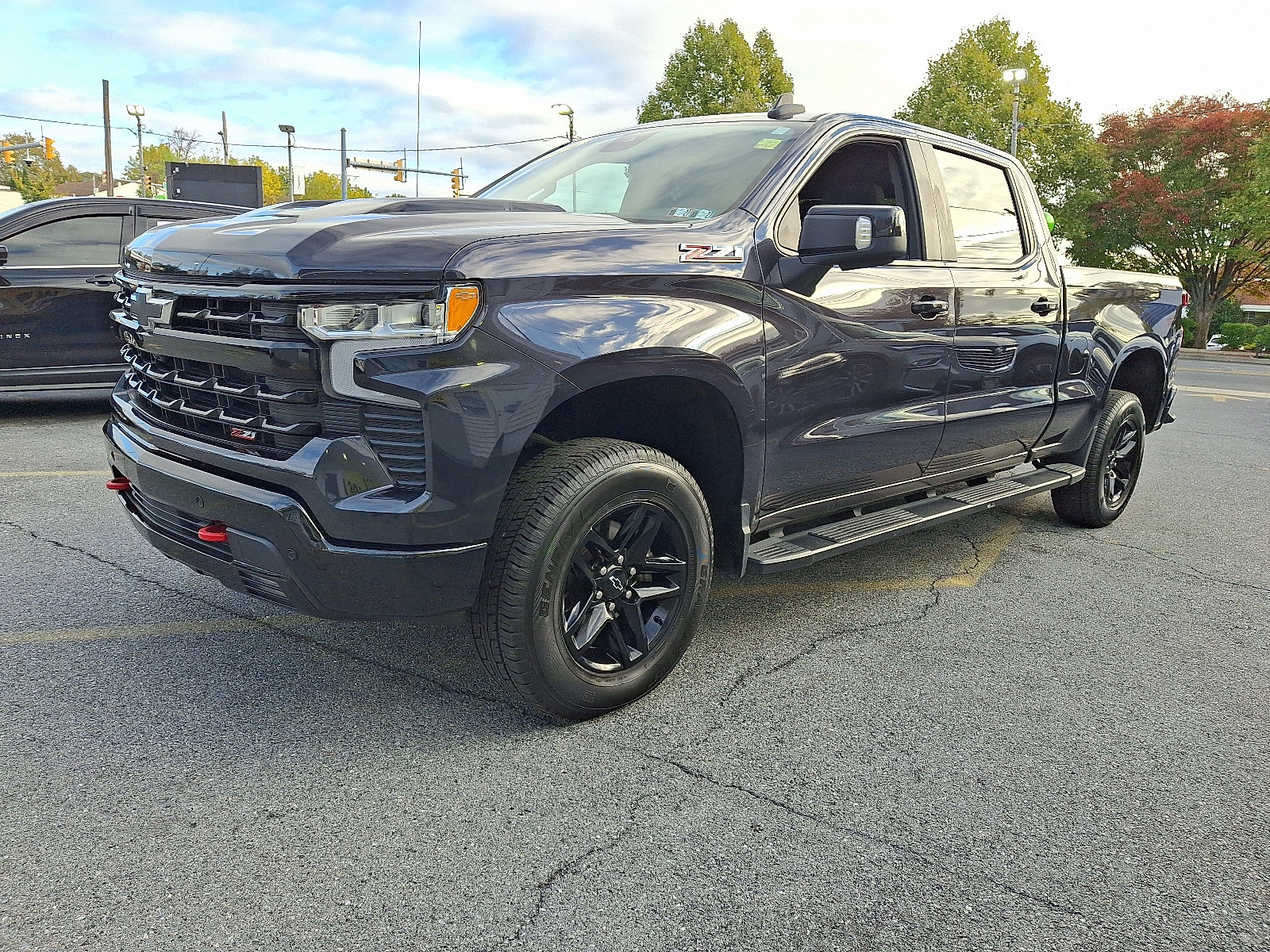 Used 2024 Chevrolet Silverado 1500 LT Trail Boss w/ LT Trail Boss Premium Package AWD/4WD image 1