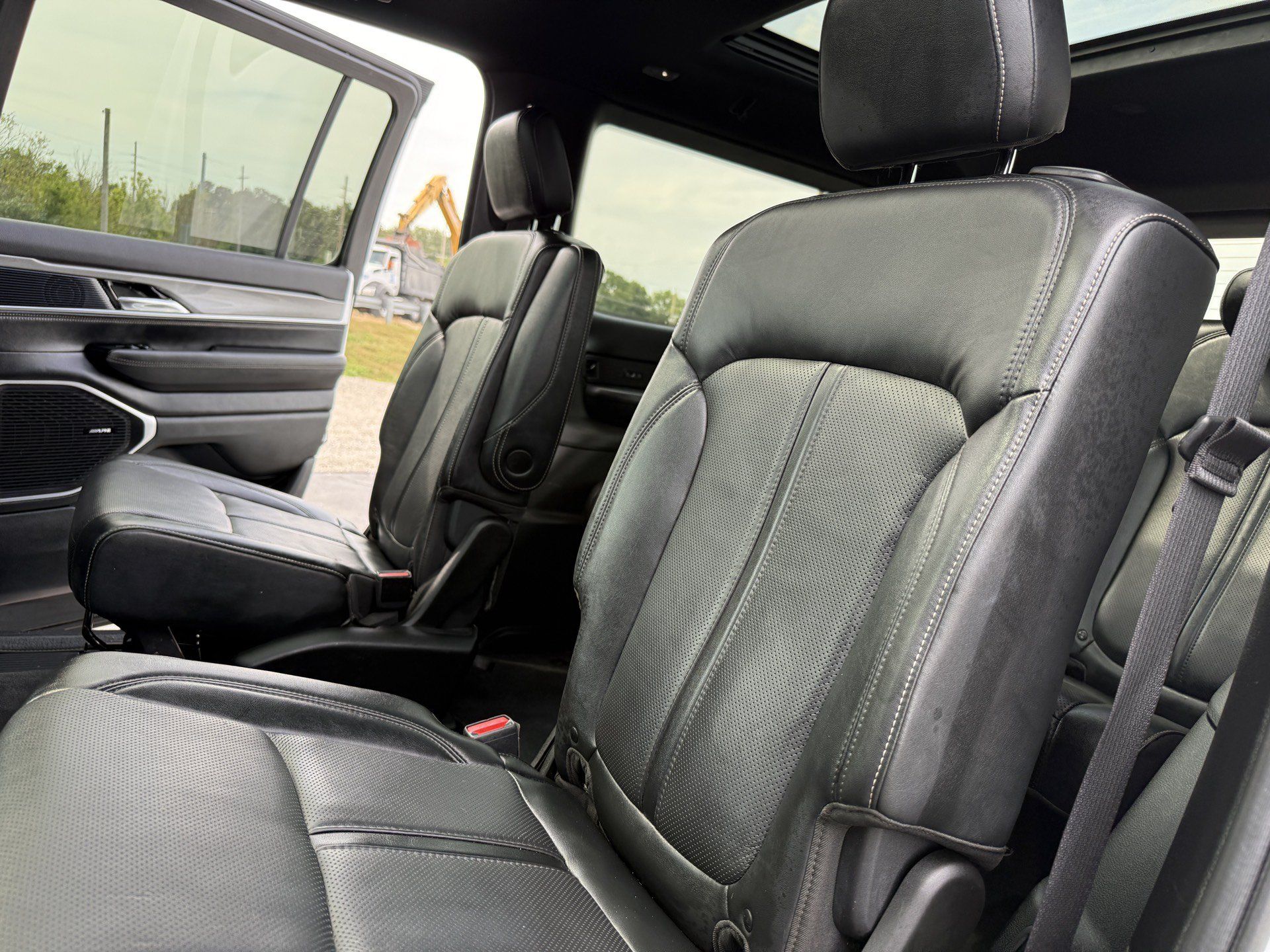 Used 2022 Jeep Wagoneer Series II AWD/4WD image 33