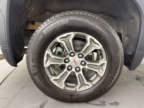 Used 2025 GMC Sierra 1500 SLT image 10