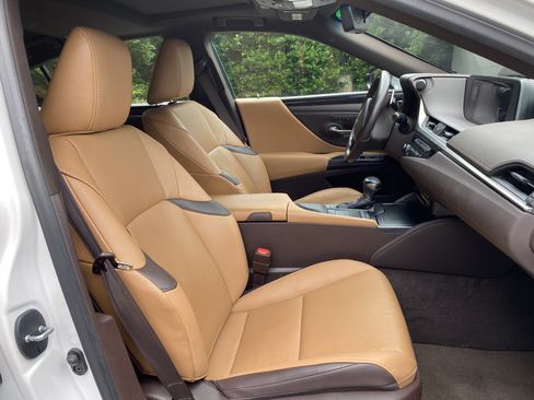 Used 2020 Lexus ES 300h w/ Premium Package FWD image 33