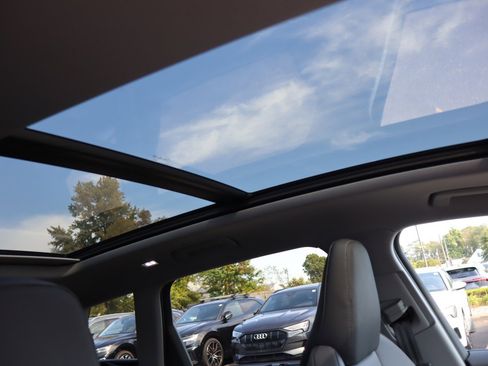 Used 2025 Audi Q6 e-tron Premium Plus image 16