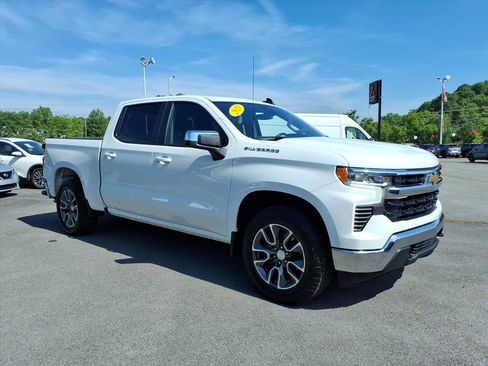 Used 2023 Chevrolet Silverado 1500 LT AWD/4WD image 7