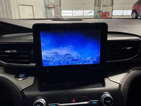 Used 2020 Ford Explorer XLT w/ Equipment Group 202A image 3