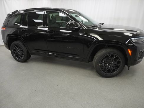 New 2026 Jeep Grand Cherokee Summit w/ Obsidian Package AWD/4WD image 9