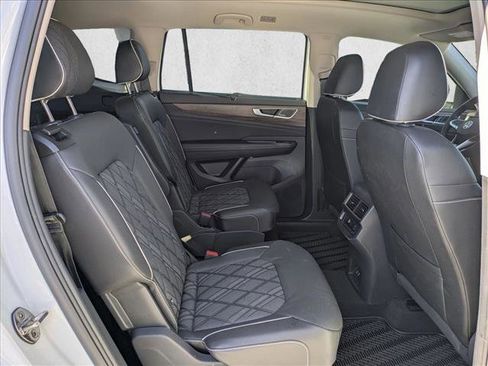 Used 2025 Volkswagen Atlas SEL Premium R-Line image 22