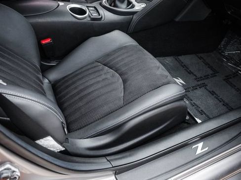 Used 2009 Nissan 370Z Touring RWD image 64