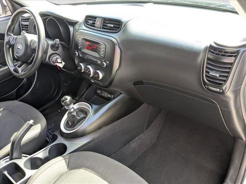 Used 2016 Kia Soul FWD image 19