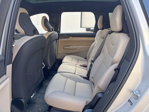Used 2025 Volvo EX90 Ultra AWD/4WD image 41