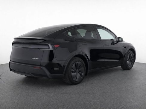 Used 2026 Tesla Model Y Long Range AWD/4WD image 3