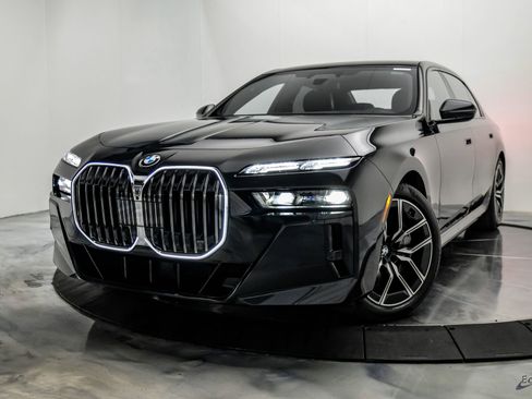 Used 2026 BMW 760i xDrive w/ Executive Package AWD/4WD image 5
