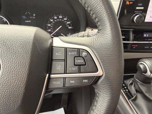 Used 2024 Toyota Sienna XLE image 25