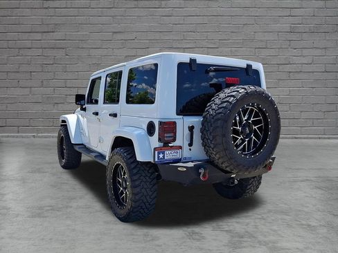 Used 2018 Jeep Wrangler Unlimited Sahara w/ Connectivity Group AWD/4WD image 9