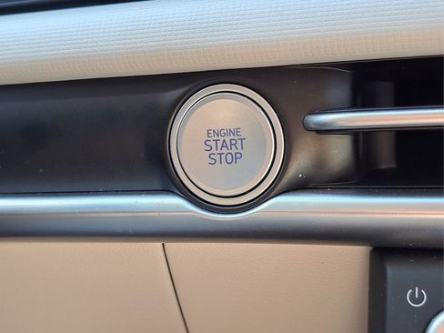 Certified 2025 Hyundai Tucson SE image 27