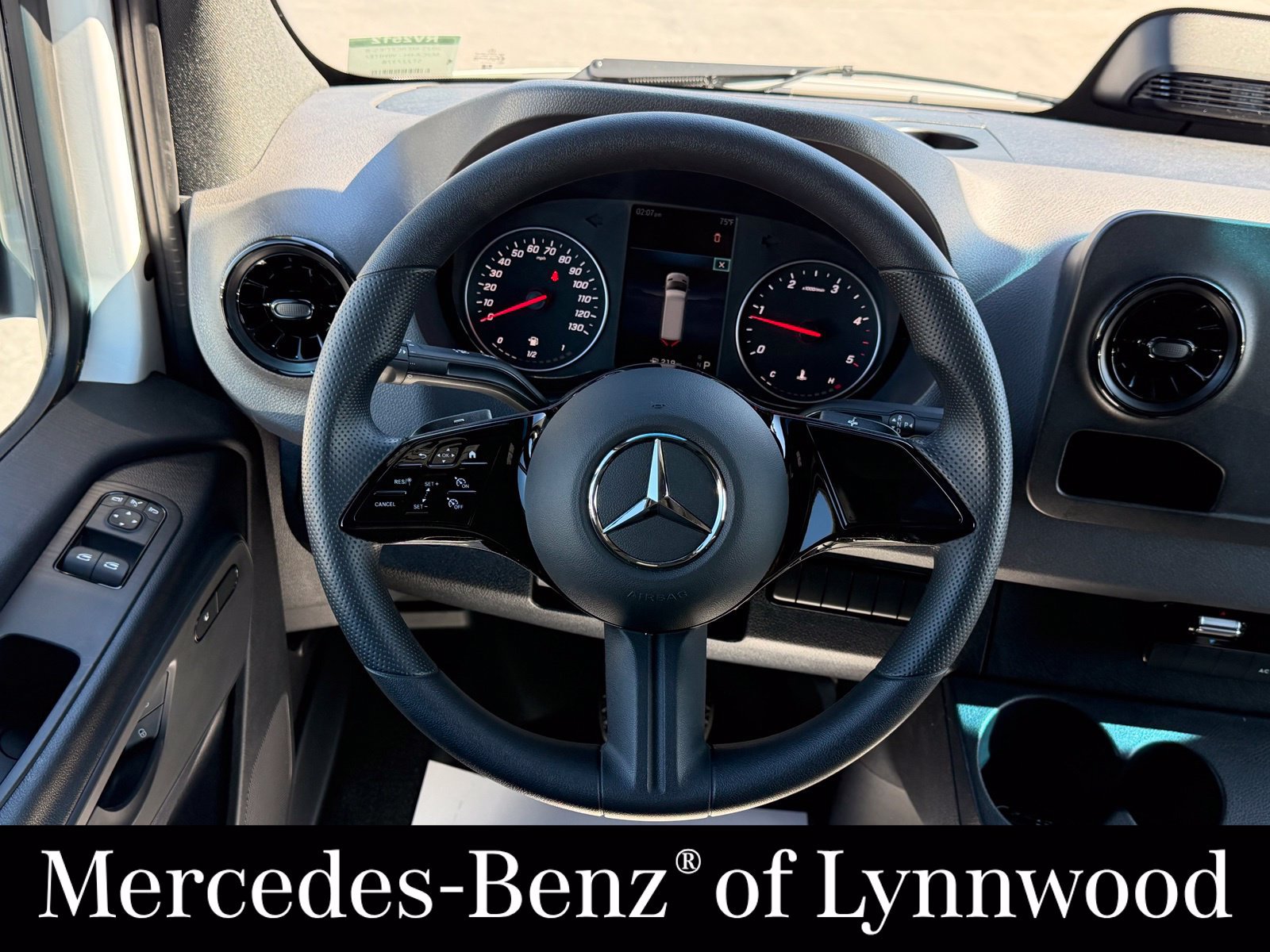 Used 2025 Mercedes-Benz Sprinter 2500 image 18