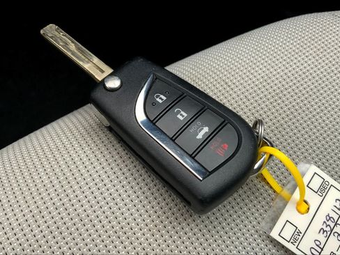 Used 2022 Toyota Corolla LE FWD image 13