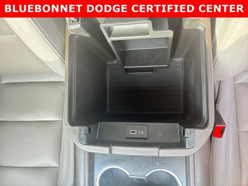 Used 2024 Chevrolet Suburban LT w/ Luxury Package RWD image 27
