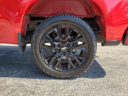 Used 2019 Chevrolet Silverado 1500 Custom w/ Custom Value Package AWD/4WD image 9