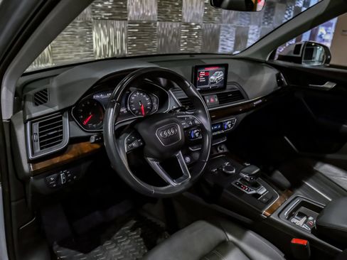 Used 2019 Audi Q5 2.0T Premium w/ Convenience Package image 3