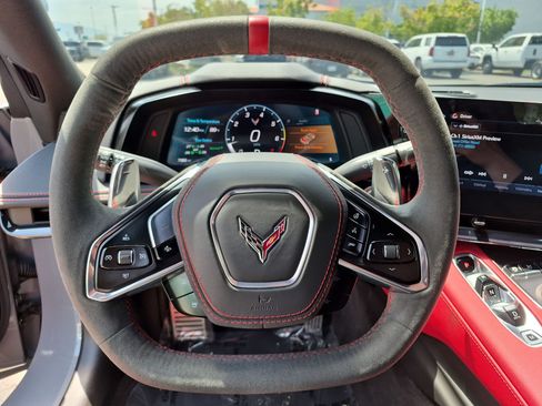 Used 2025 Chevrolet Corvette Stingray Preferred Conv w/ Z51 Performance Package RWD image 16