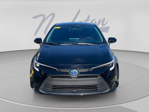 Used 2025 Toyota Corolla LE FWD image 2