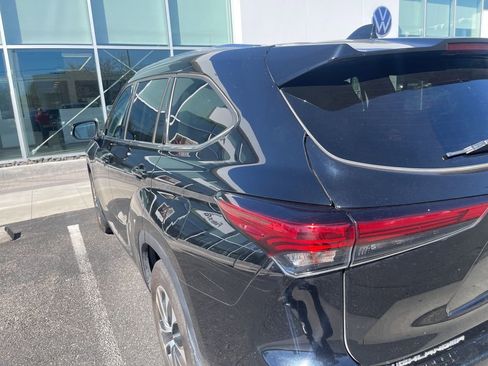 Used 2021 Toyota Highlander XLE image 9