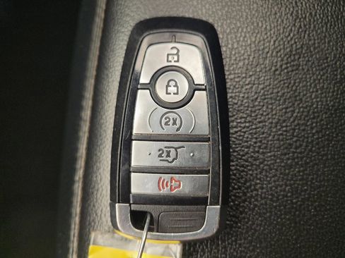 Used 2020 Ford Explorer XLT w/ Equipment Group 202A AWD/4WD image 32