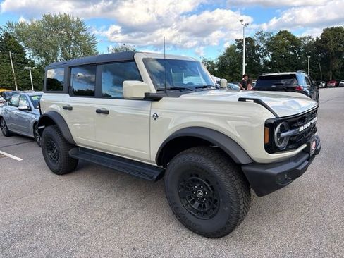 New 2026 Ford Bronco Outer Banks w/ Sasquatch Package AWD/4WD image 1