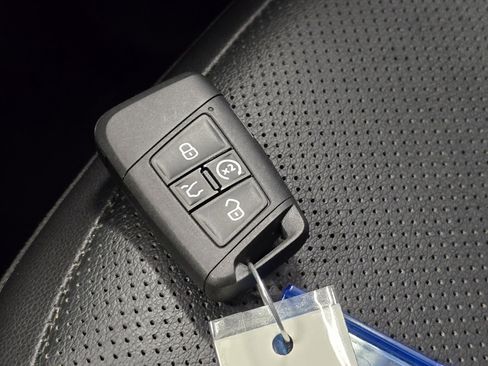 Used 2022 Volkswagen Tiguan SEL R-Line image 35