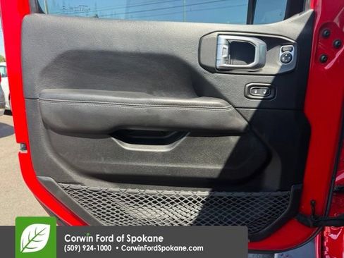 Used 2018 Jeep Wrangler Unlimited Sahara w/ Safety Group AWD/4WD image 18
