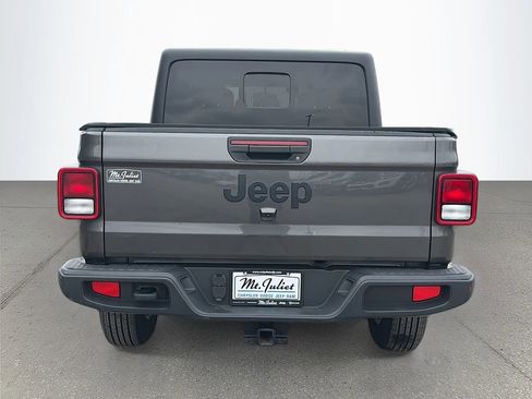 Used 2022 Jeep Gladiator Sport image 5