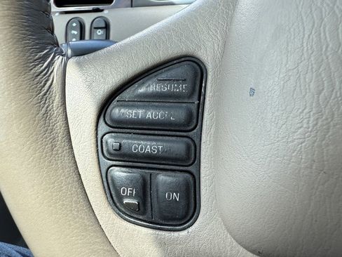 Used 2001 Lincoln Town Car Cartier image 27