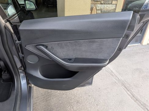 Used 2021 Tesla Model Y Long Range AWD/4WD image 27