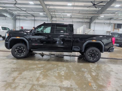 Used 2024 GMC Sierra 2500 AT4X image 5