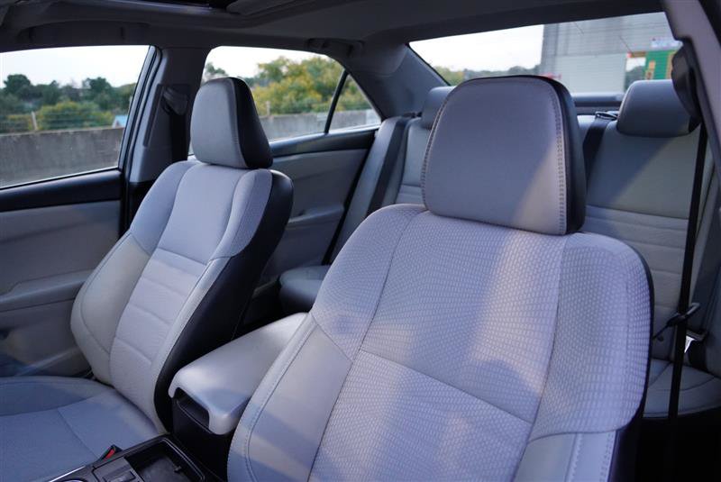 Used 2017 Toyota Camry SE w/ Moonroof Package FWD image 38