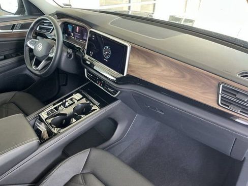 Used 2025 Volkswagen Atlas SE image 20