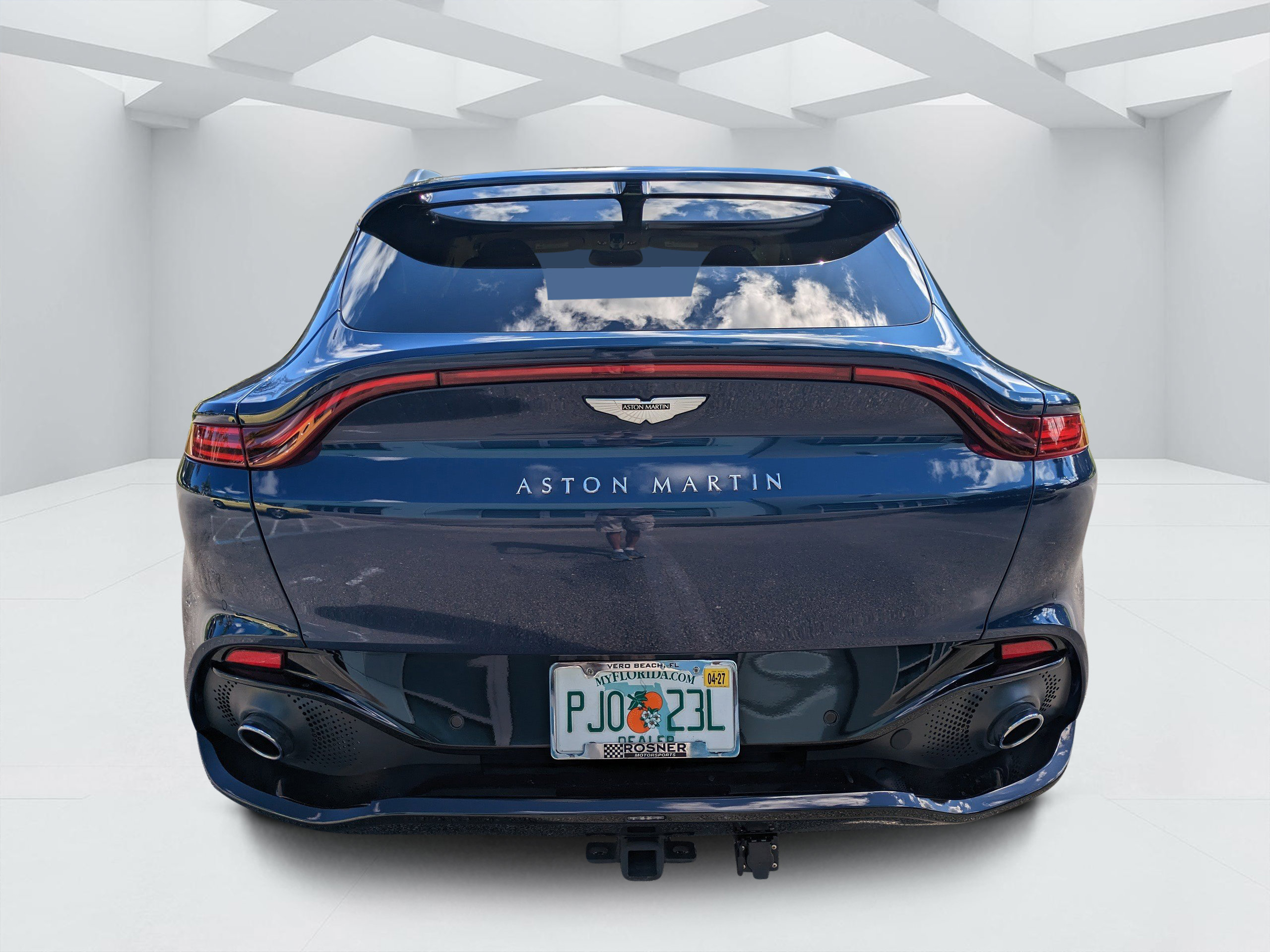 Used 2024 Aston Martin DBX AWD/4WD image 4