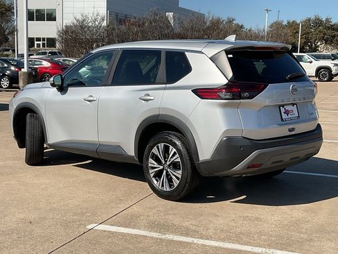 Used 2023 Nissan Rogue SV image 7